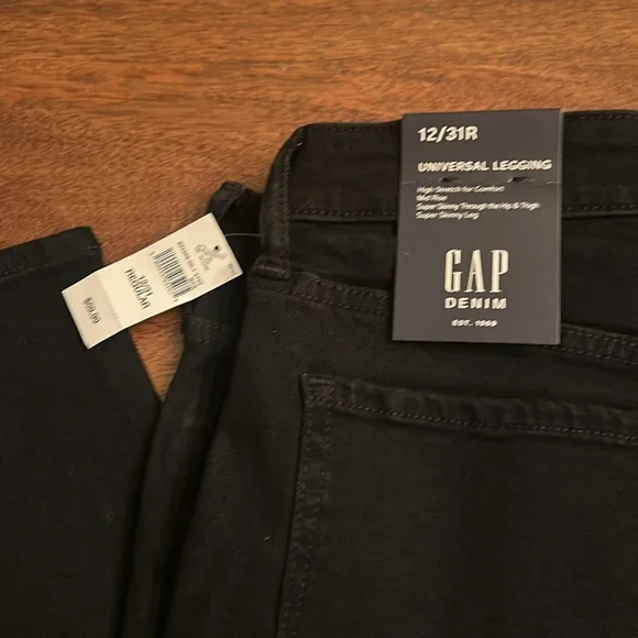 GAP NWT Women’s jeans - 12/31 Regular -Super Stretch -Universal Legging - Picture 2 of 9